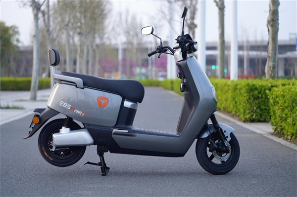 雅迪冠能二代e8s电动车体验:长续航,大动力全满足-169it